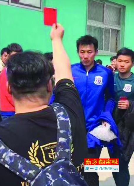 外卖员进到房间把我弄高潮了